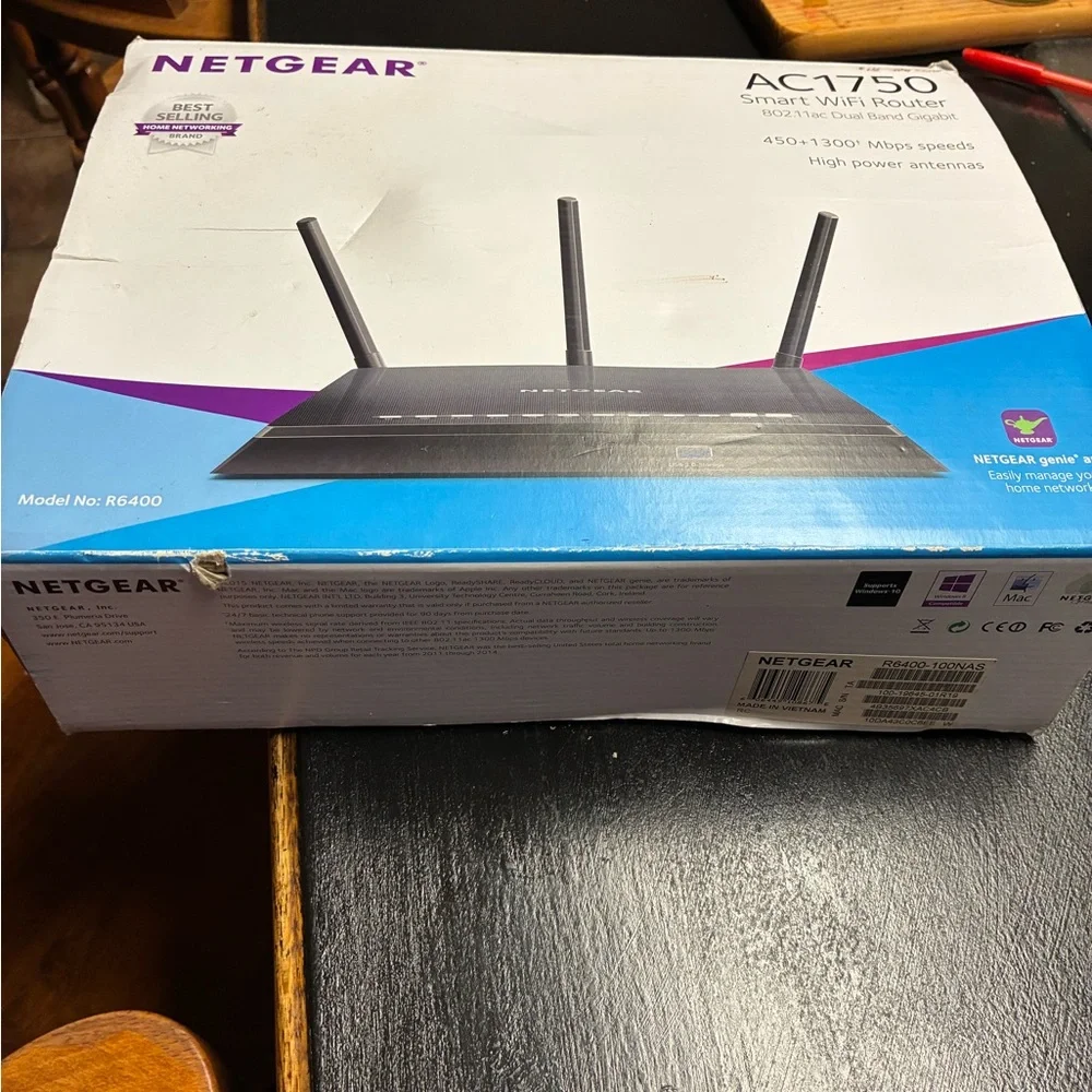 NETGEAR Black Wireless Router with Antennas - Picture 9 of 12